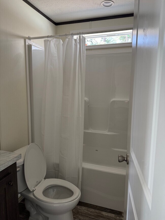 Foto del edificio - 7 Saratoga Dr