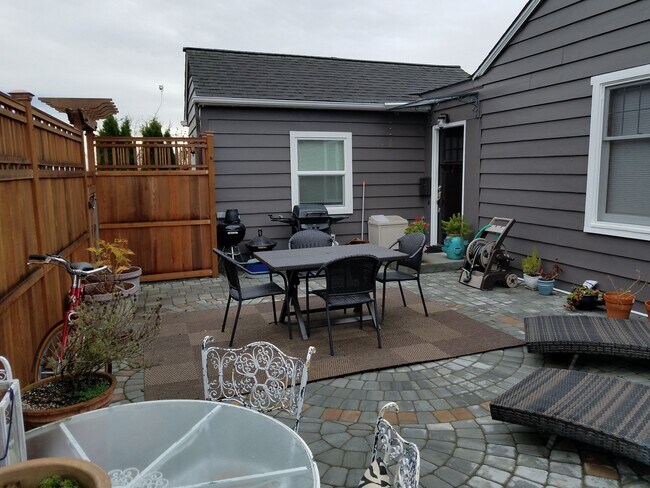 patio delantero cerrado - 5714 SW Winthrop St
