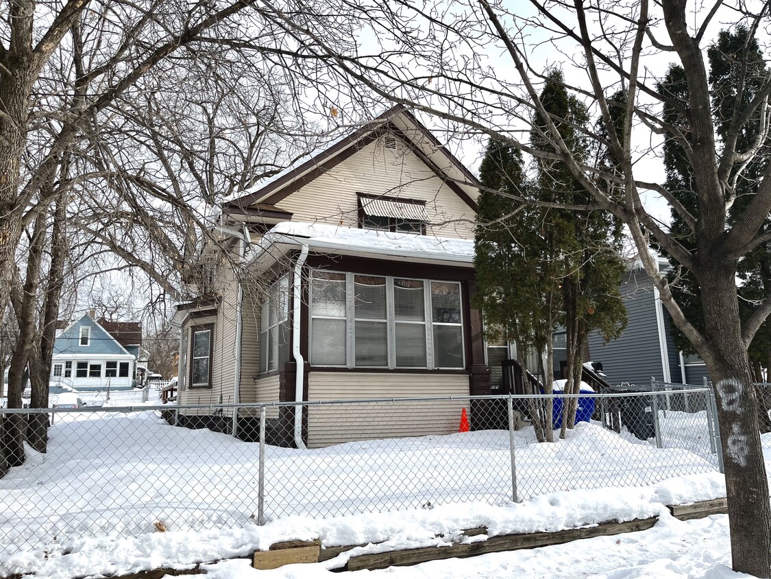 Primary Photo - 924 Arkwright St