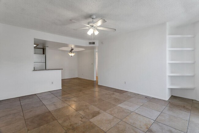 Foto del edificio - 4850 E Desert Cove Ave