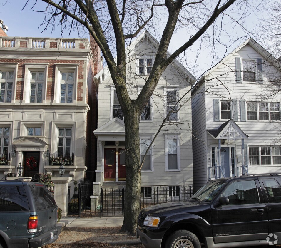 Foto del edificio - 2741 N Kenmore Ave