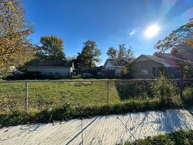 Foto principal - 2150 N Weller Ave