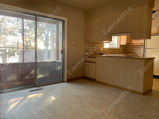 Building Photo - Lovely 3-Bedroom Home: Your Perfect Sanctu...