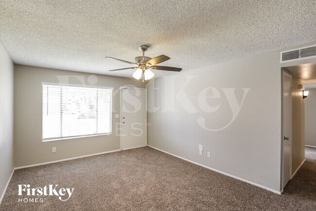 Building Photo - 4216 W Royal Palm Rd
