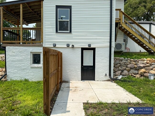 Building Photo - 3210 S 48th St