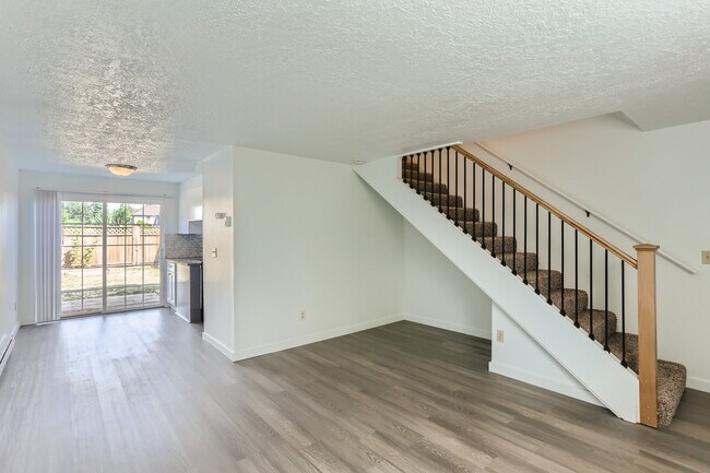Building Photo - 1051 Birchwood Dr