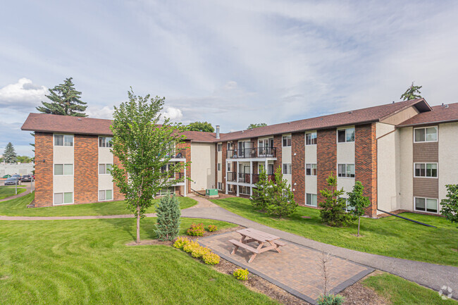 9535 165th St - Westlawn Village - Westlawn Village