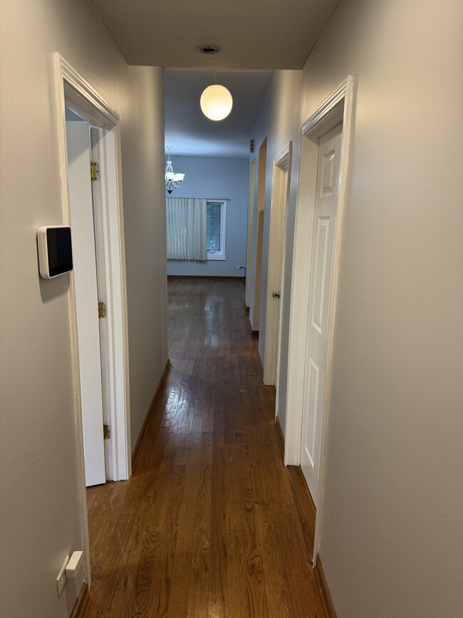 Foto del edificio - 2214 Irving Park Rd