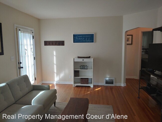 Building Photo - 3 br, 2 bath House - 1005 E Lakeside Ave
