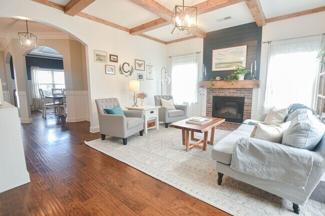 Building Photo - Pet Friendly Four Bedroom!