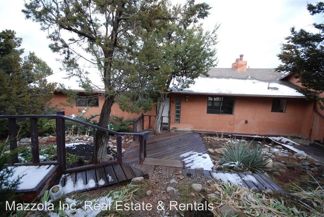 Building Photo - 65 Manana Dr