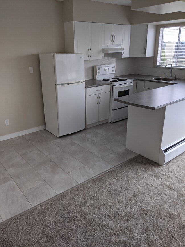 Building Photo - RENOVATED BUILDING & SUITES: