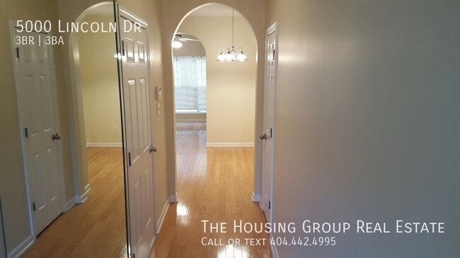 Building Photo - Fairburn Townhome