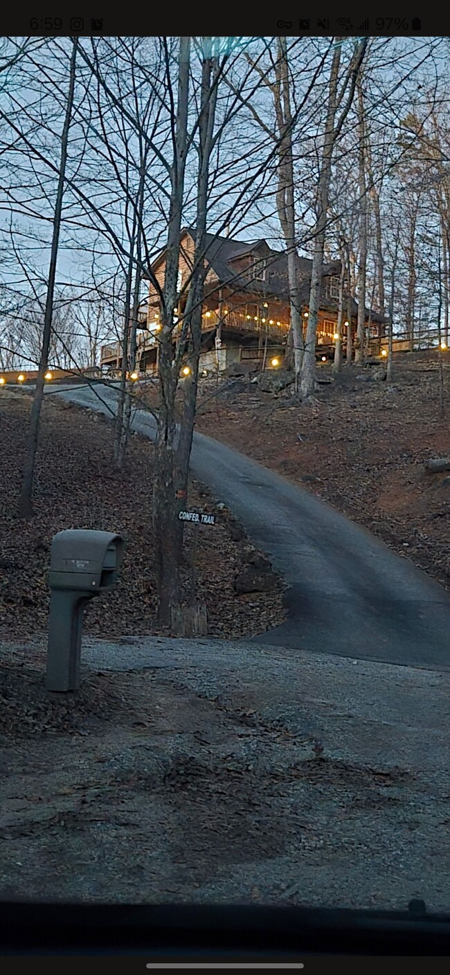 Foto del edificio - 725 Woodlawn Dr