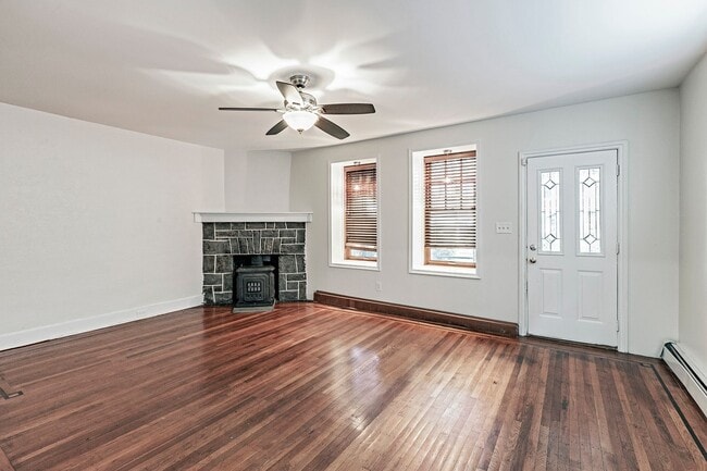 Foto del edificio - 3 bedroom, 1.5 bath home in The Triangle, ...