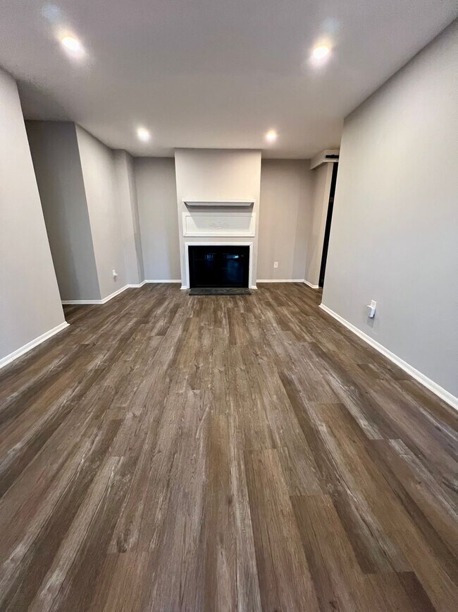 Foto del edificio - Stunning 2-Bedroom Condo Available at Gosh...