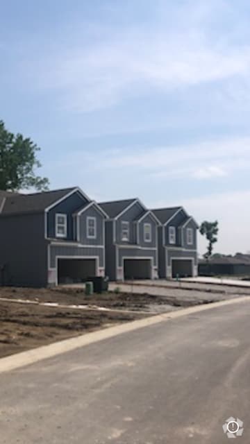 Building Photo - 16067 Garden Pky