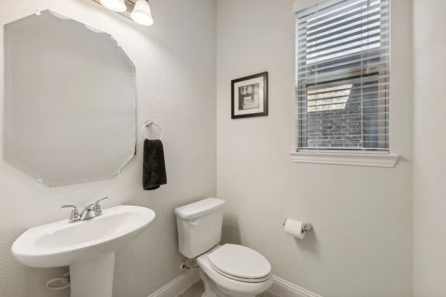 Building Photo - 5601 Bottiglia Way