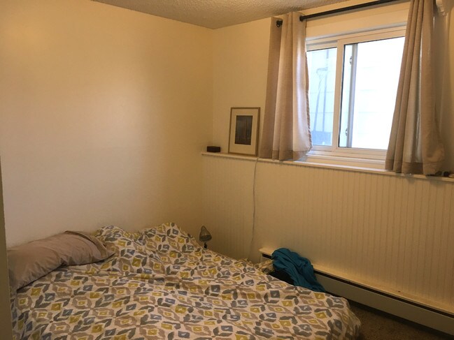 Bedroom 1 - 1212 E Gibbon St