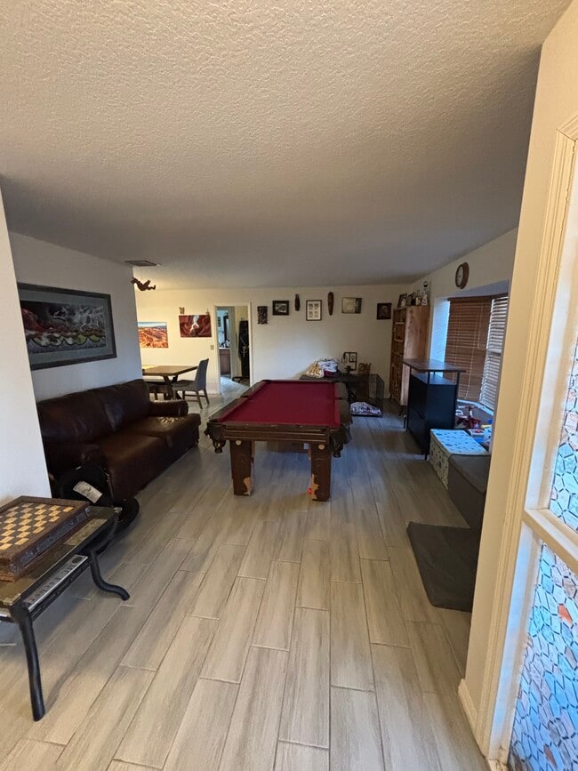 Building Photo - 1426 Farmington Ave