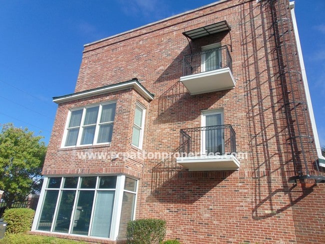 Building Photo - 1308 Pulaski St