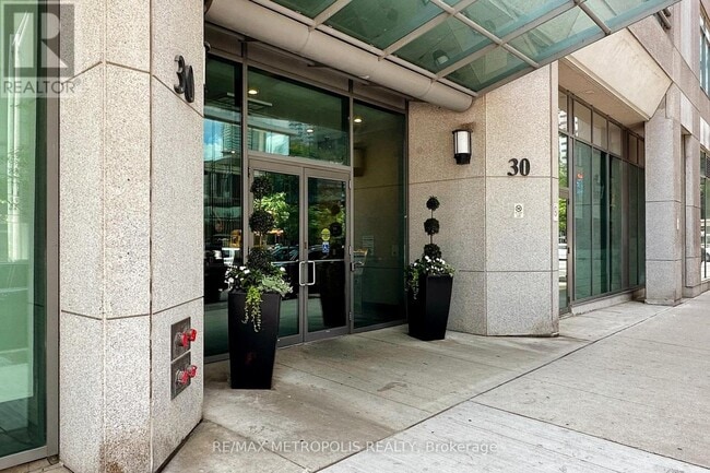 Building Photo - 30 Grand Trunk Crescent