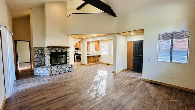 Foto del edificio - 54315 Pine Crest Ave