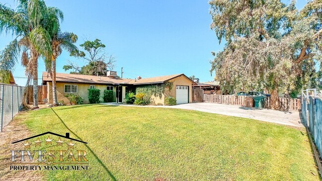 Foto del edificio - 3311 Camellia Dr