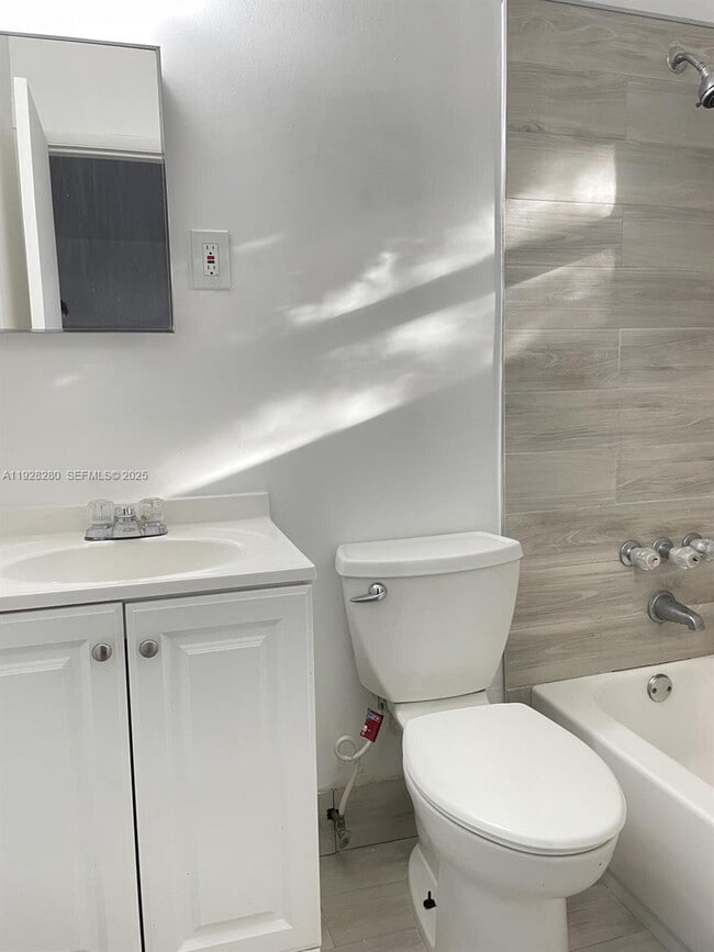 Foto del edificio - 330 SW 19th St