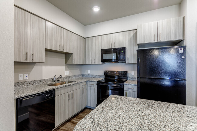 2HAB, 2BA - 1.039SF - The Overlook at Interquest Apartments