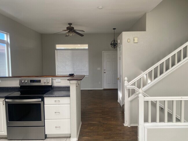 Building Photo - 10387 Ross Lake Dr