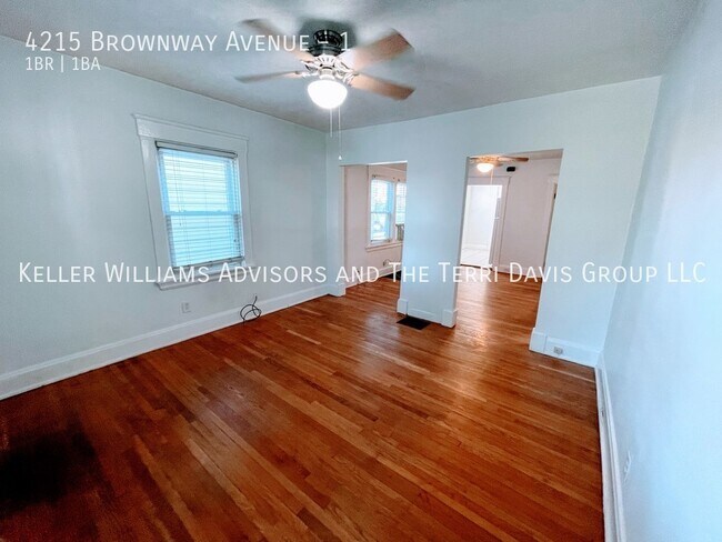 Foto del edificio - 4215 Brownway Avenue - 1