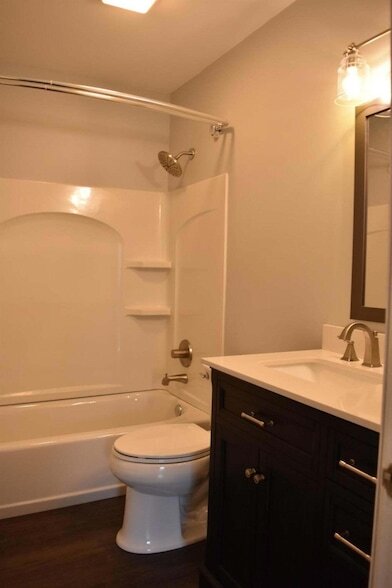 Building Photo - 351 Maple St