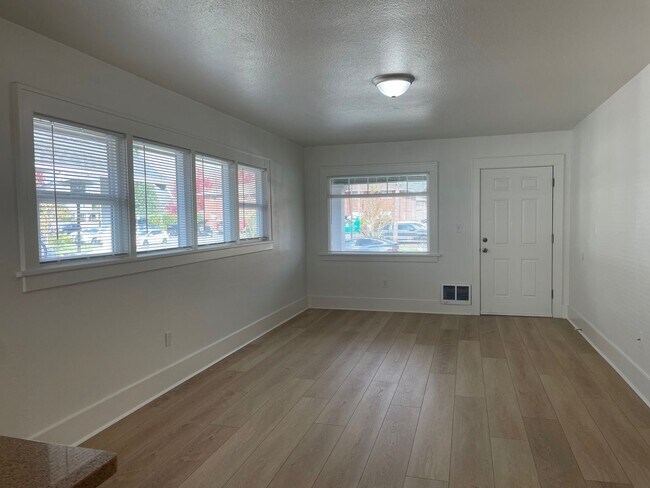 Foto del edificio - Adorable 2 Bedroom House in S Tacoma!