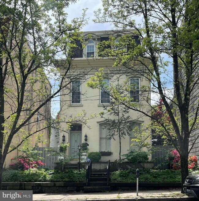 Building Photo - 615 W Market St