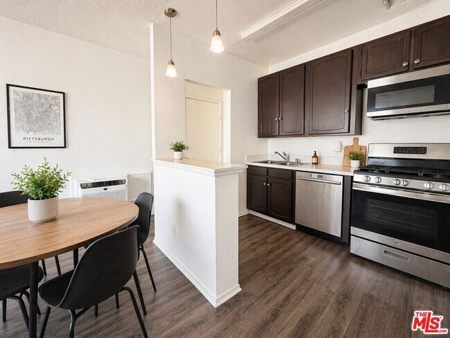 Foto del edificio - 1133 W 36th Pl
