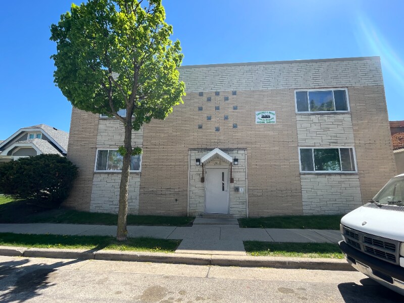 Foto principal - 2066 S 74th St