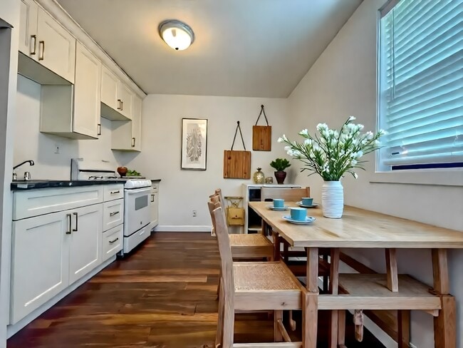 Kitchen - Virtually Staged - 412 Kentucky St