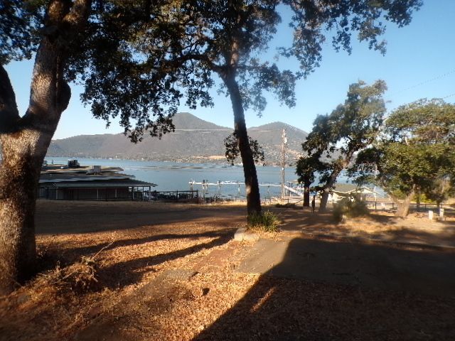 Foto del edificio - 10920 Lakeshore Dr