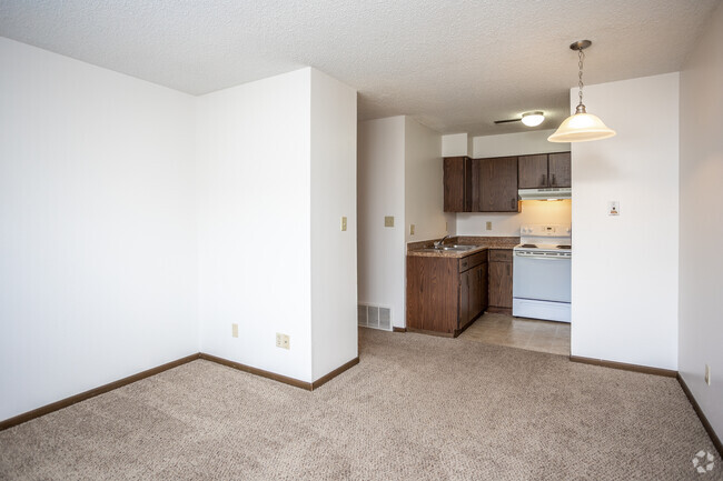 1BR, 1BA - Stonewood/515 SF - The Pointe at Cedar Rapids