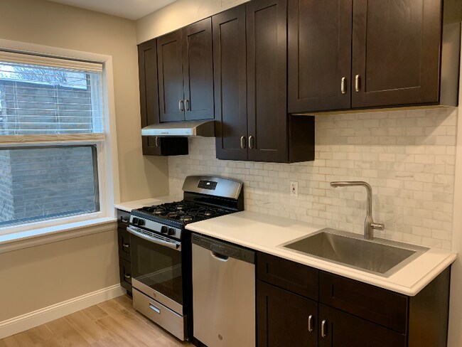 Foto del edificio - 2046 W Farragut Ave