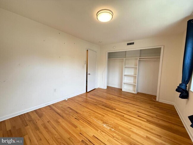 Foto del edificio - 5835 Mt Vernon Dr