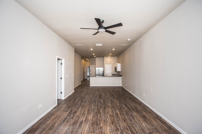 Building Photo - Duplex close to the Airport!