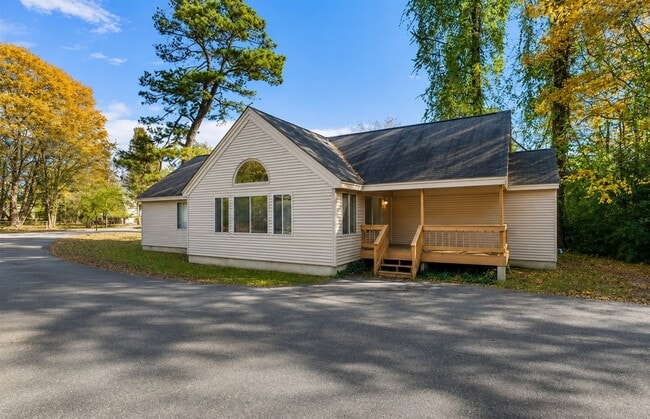 Photo - 3 bedroom/ 3 bathroom- Mimosa Lane- W&M Law School House