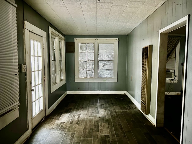 Building Photo - 107 N 4th St