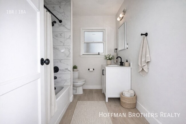 Foto del edificio - 4147 S Bronson Ave