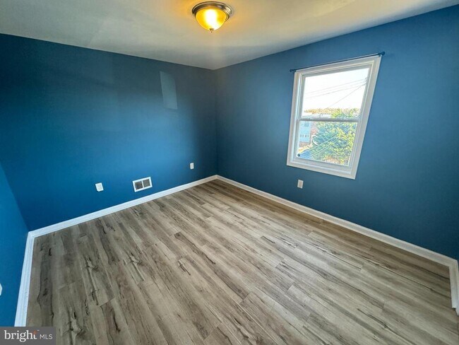 Foto del edificio - 8027 Eastdale Rd