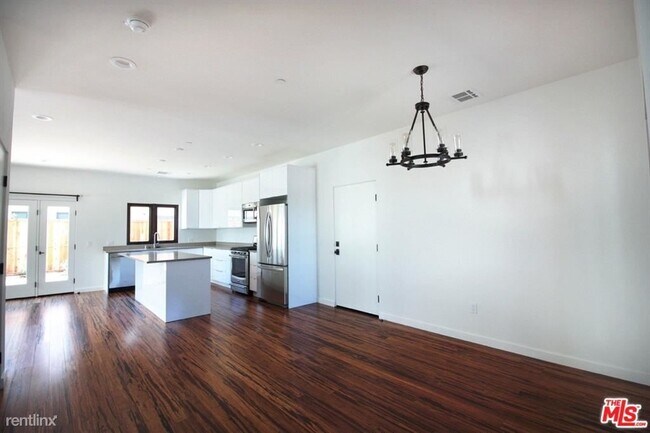 Building Photo - 3 br, 2.5 bath House - 2050 Butler Ave