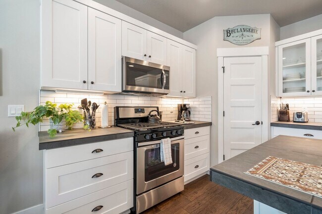 Building Photo - Furnished Three Bedroom Home Available wit...