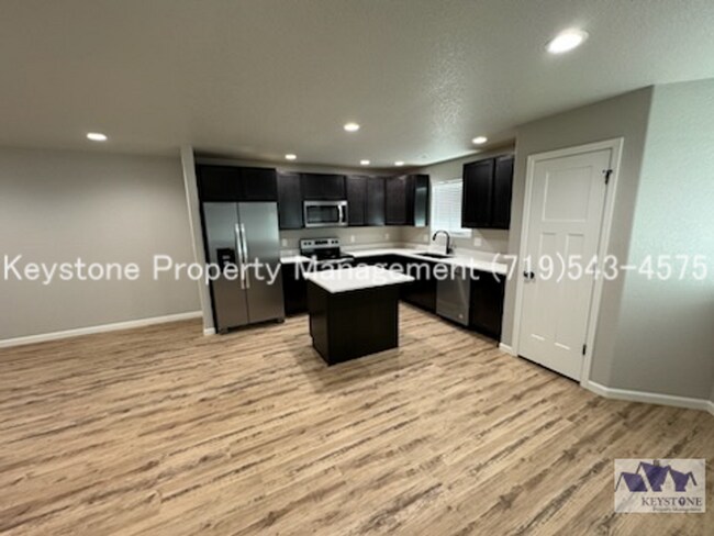 Foto del edificio - Beautiful 3 Bedroom Ranch Home with Mountain Views in Pueblo West 3 Bedroom/2 Bathroom/3 Car Gara...